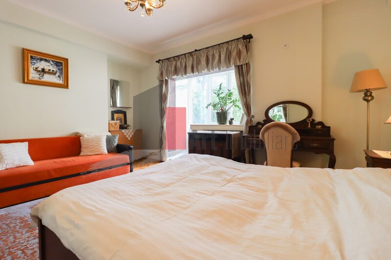 Universitate, Intercontinental apartamentul 