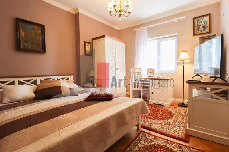 Universitate, Intercontinental apartamentul 