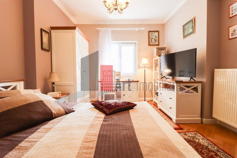 Universitate, Intercontinental apartamentul 