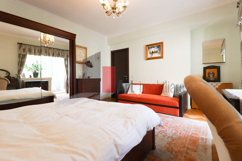 Universitate, Intercontinental apartamentul 