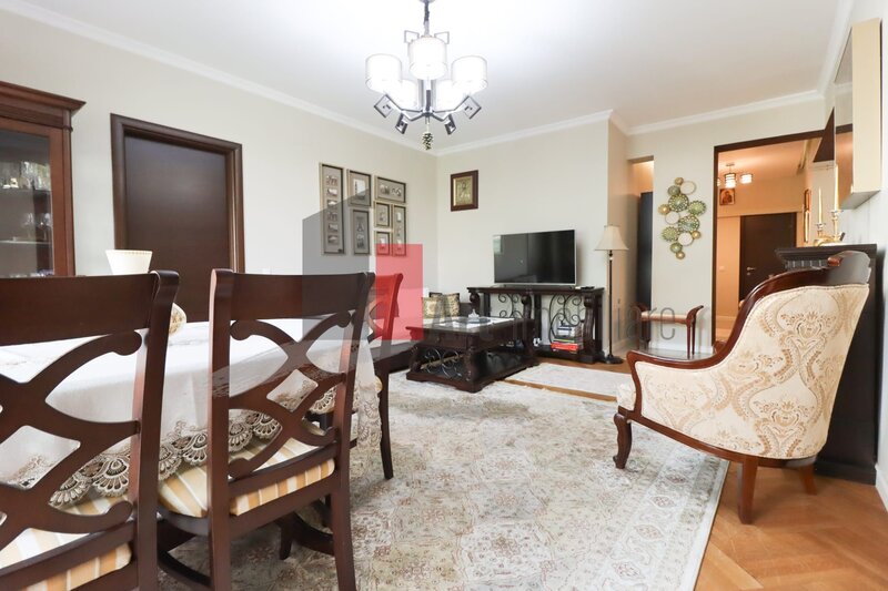 Universitate, Intercontinental apartamentul 