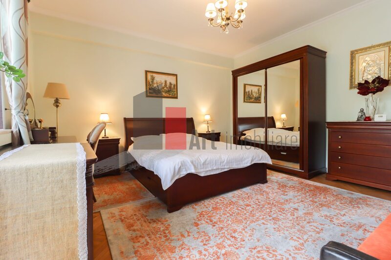 Universitate, Intercontinental apartamentul 