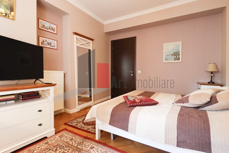 Universitate, Intercontinental apartamentul 