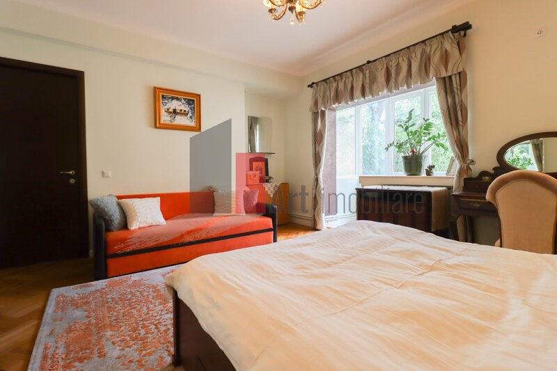 Universitate, Intercontinental apartamentul 