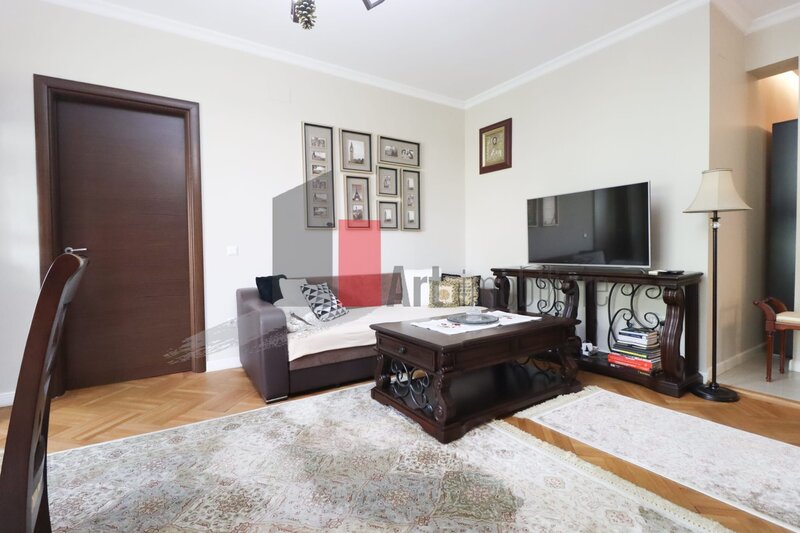 Universitate, Intercontinental apartamentul 