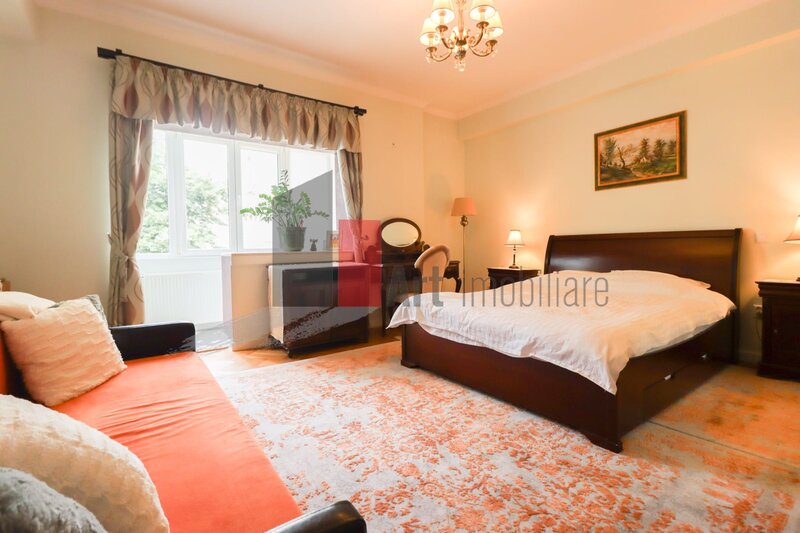 Universitate, Intercontinental apartamentul 